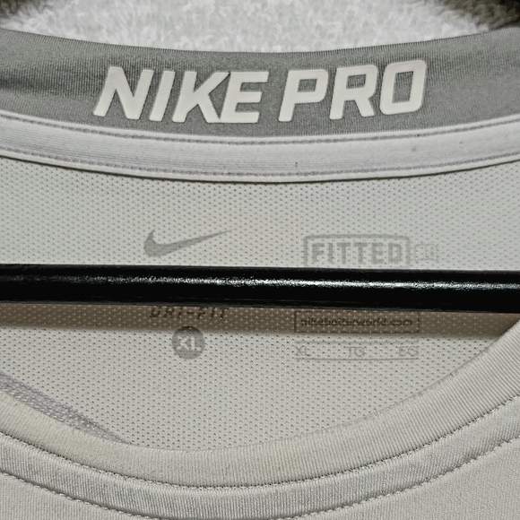 Nike - Half Sleeve Muscle Tee - Men's XL - Picture 4 of 4